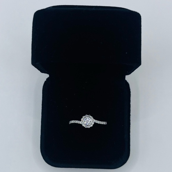 Round Brilliant .50 CT VS Lab Diamond Silver Ring - Picture 1 of 8
